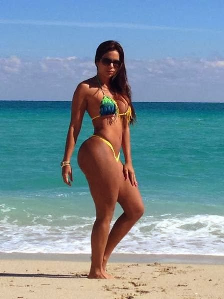 Rainha da Viradouro Raissa Machado exibe corpão de biquíni em Miami