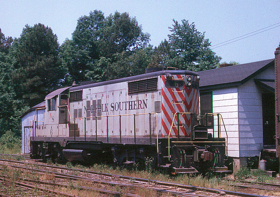 Railfan44's Railroad Photo Essays the stories behind the pictures A