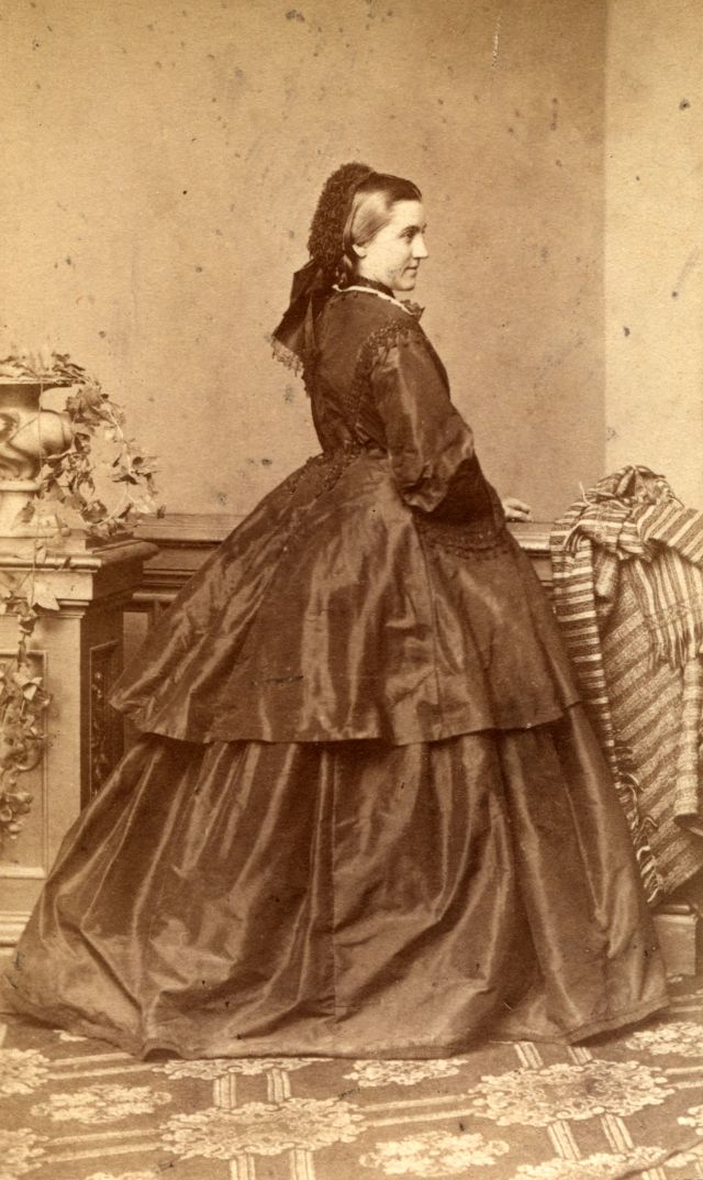 Crinoline The Favorite Women Costume From Victorian Era Vintage