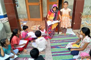 Girls to school - Rajasthan, India