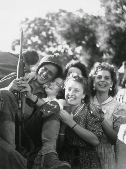 Liberation Paris August 1944 worldwartwo.filminspector.com