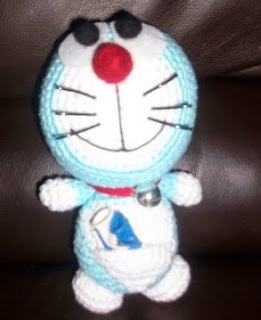 http://www.amigurumis4you.com/article-patron-doraemon-78543885.html