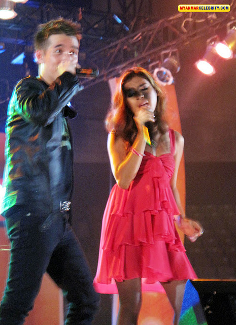 Ye` Lay Live Show Feat ( ရဲေလး ) Myanmar Music Video Mp3