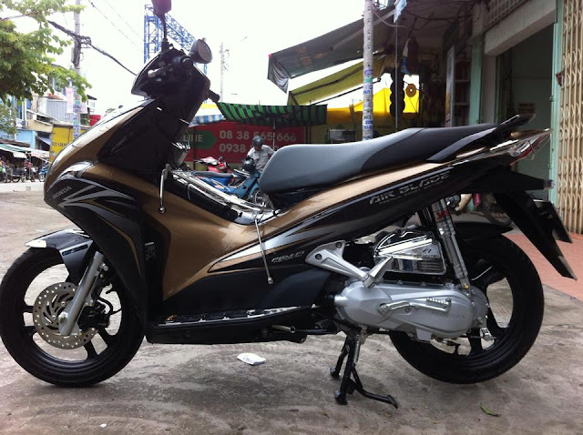 Mẫu sơn xe Airblade 110 màu đen - vàng đồng
