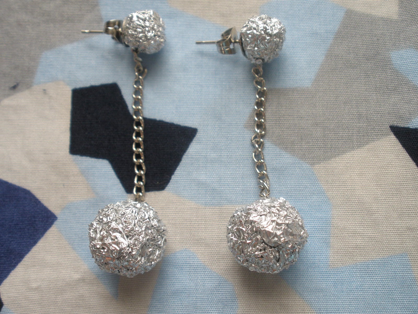handmade by stacy vaughn: tin foil earings