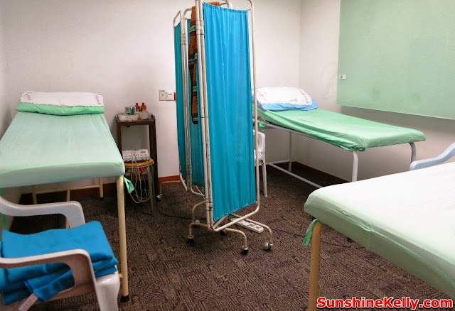 TCM, traditional chinese medicine, Tole Acupuncture Herbal Medical centre, acupuncture room