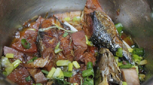 Món cá kho mít hấp dẫn Cho-mit-va-rau-vao-ca