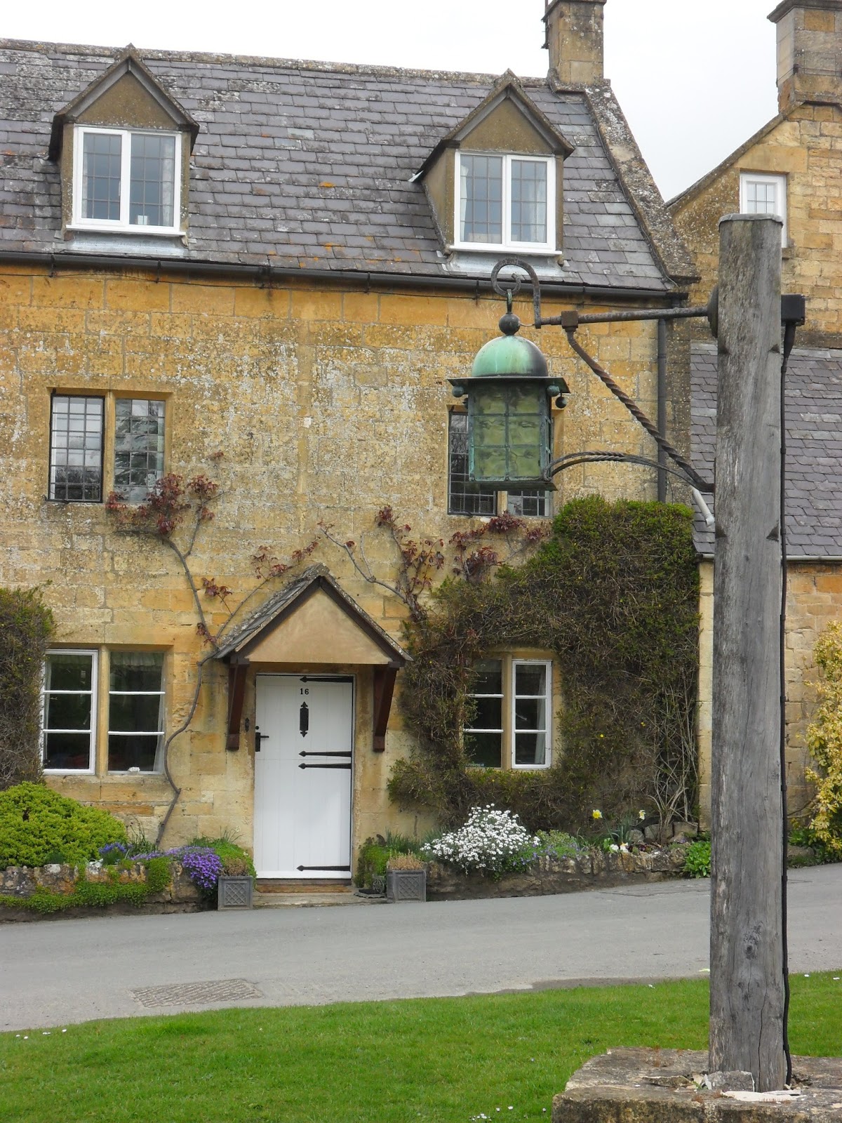 THE COTSWOLD WAY PROJECT 2st SECTION WALKING FROM BROADWAY TO