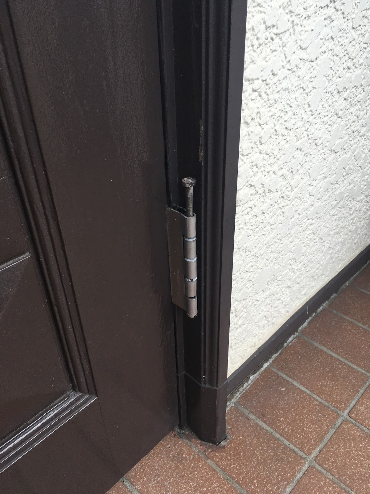 中古住宅を買って直して住む 玄関ドアの蝶番のピンが抜けてきた （DIY）