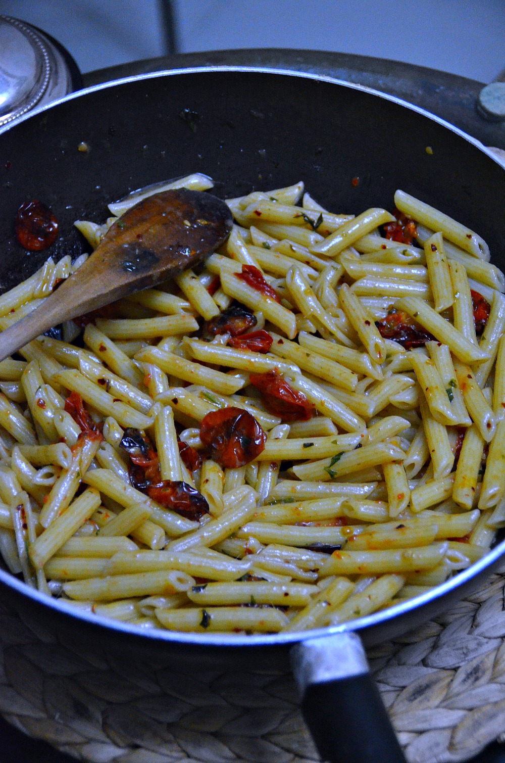An Old Fashioned Lady PASTA, ANCHOVIES AND CHERRY TOMATOES CONFIT