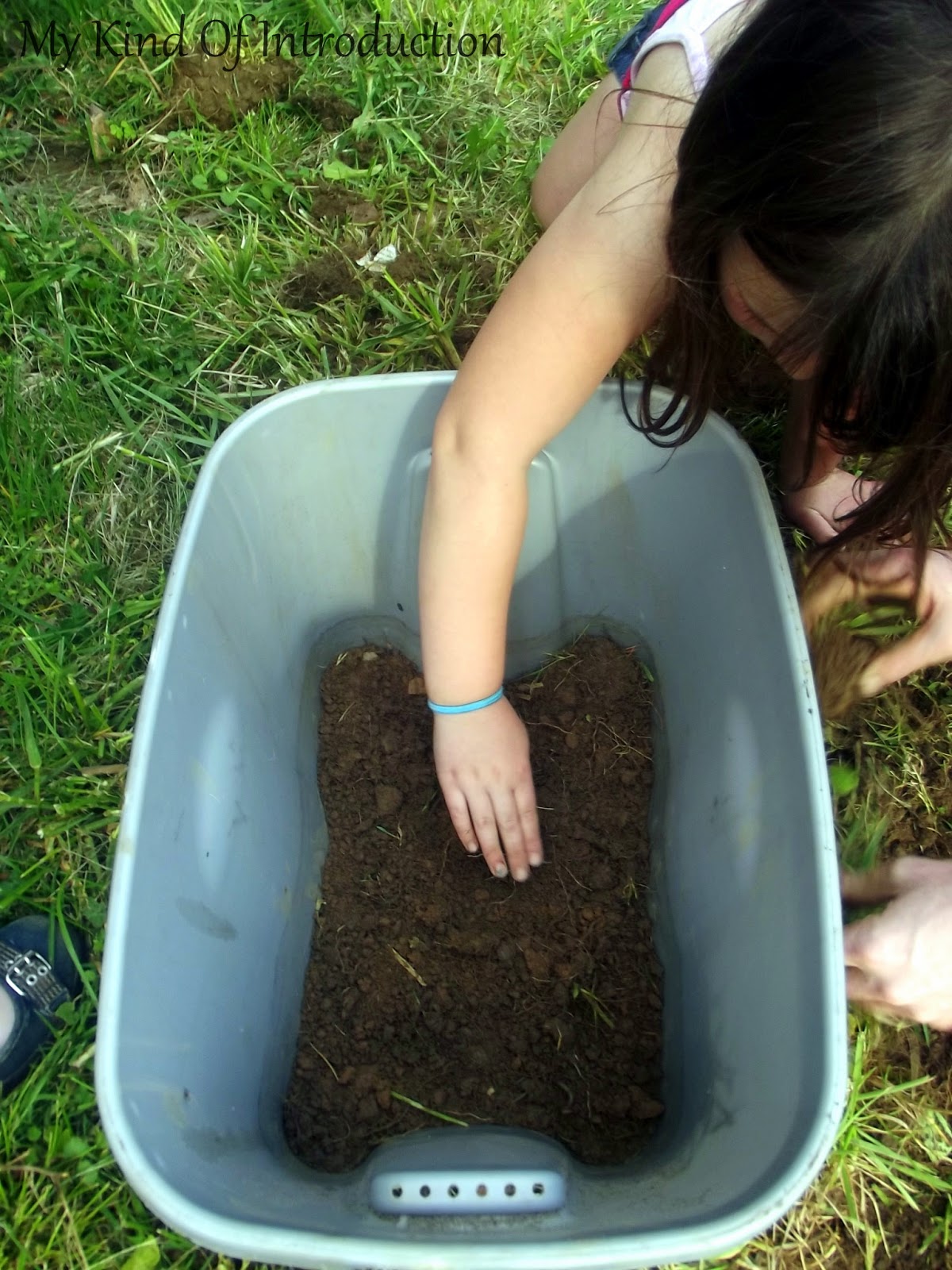 My Kind Of Introduction How to make a Compost Pile with a Storage Tote