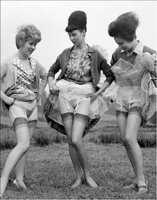 amateur old ladies showing knickers