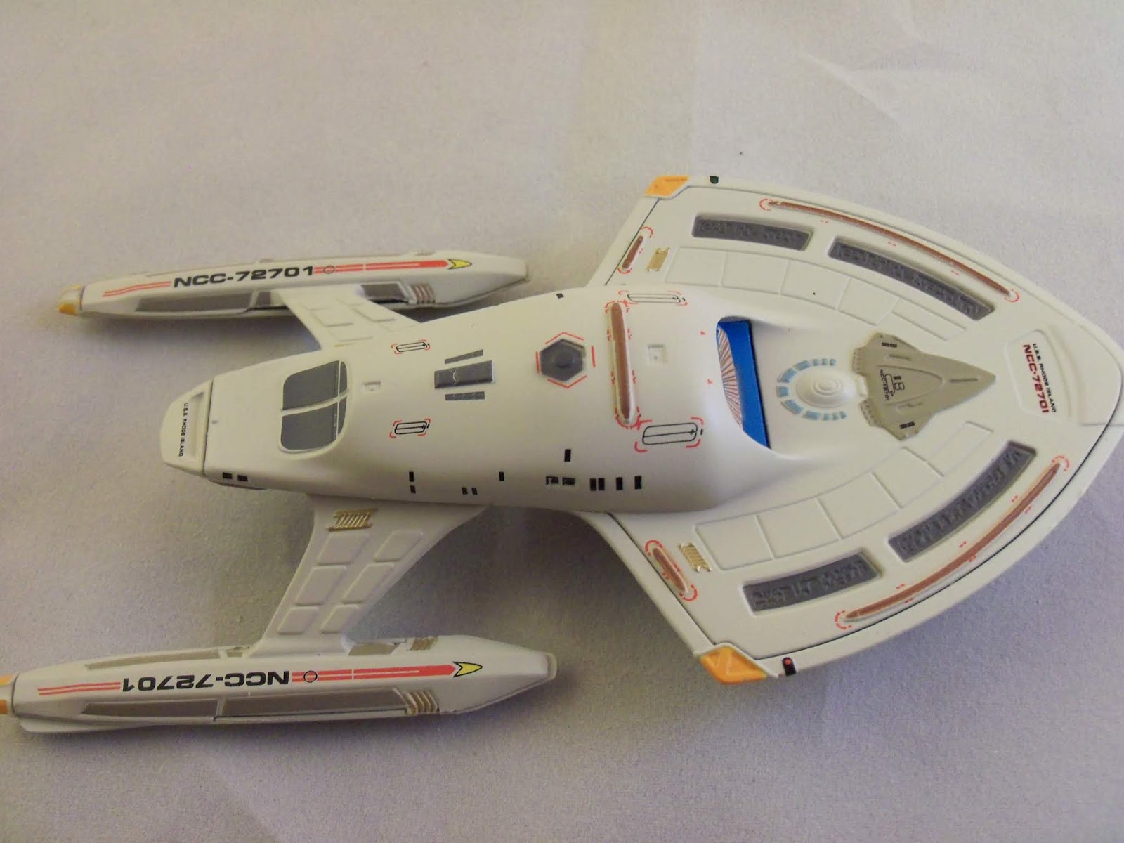 Star Trek neu . U.S.S Diecast Raumschiff Metall Modell Rhode Island
