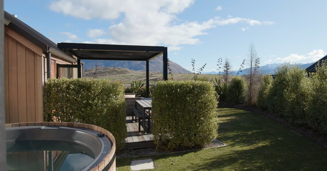 25 Interior Design Photos vs. 13 Torridon Ct, Jack's Point New Zealand Luxury Home Tour