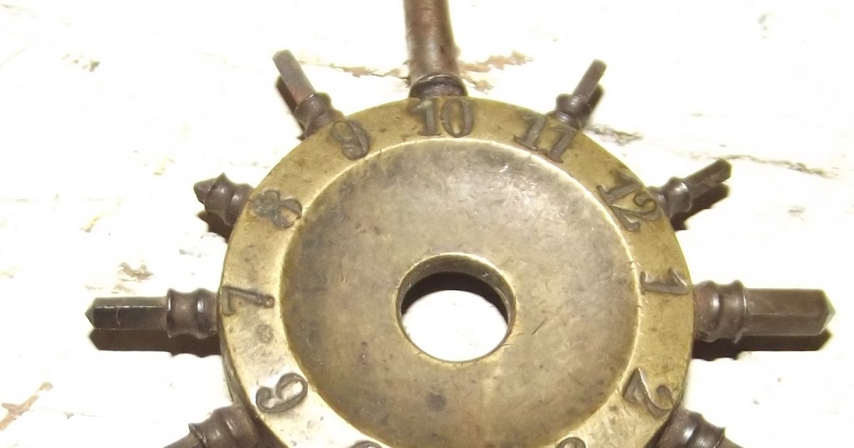 rare minuscule ancien outil multiple d'horloger clé étoile