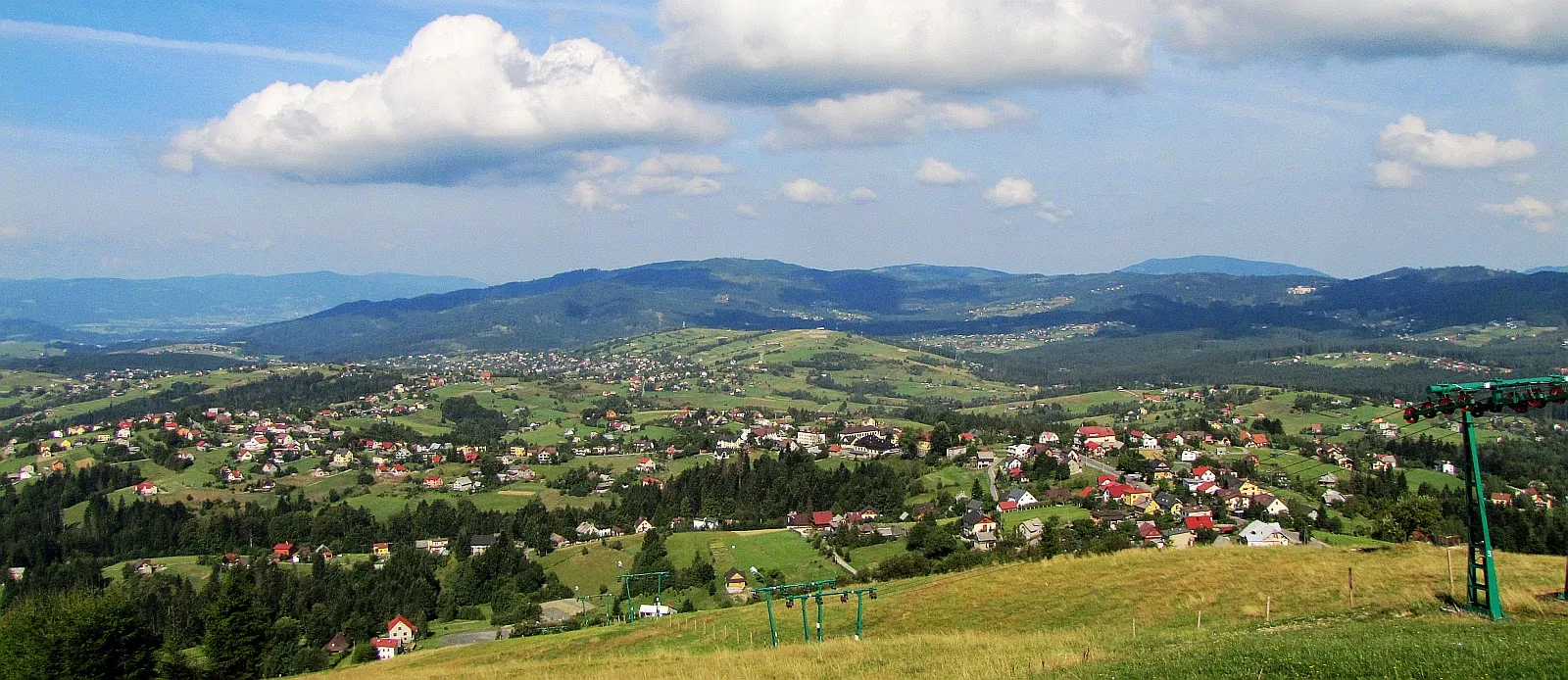 Zachodnia panorama z Ochodzitej. Zachodnia panorama z Ochodzitej.