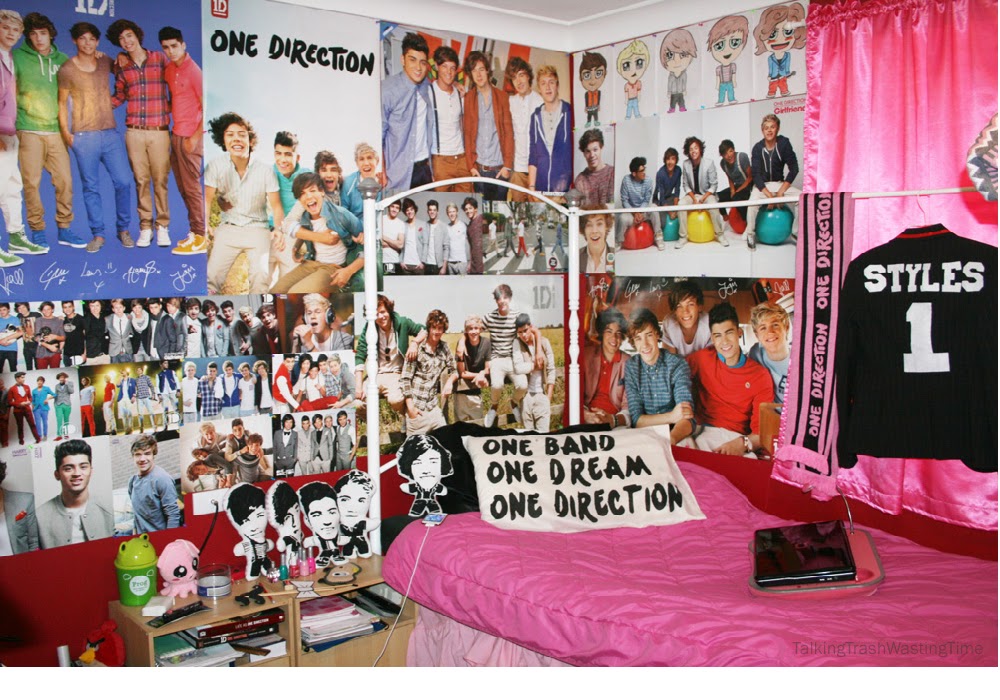 Big Solutions Tips and Ideas to decorate walls with posters in the bedroom