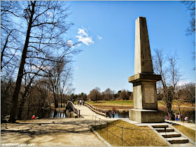 Patriots´ Day en Concord: Memorial Obelisk Patriots´ Day en Concord: Memorial Obelisk