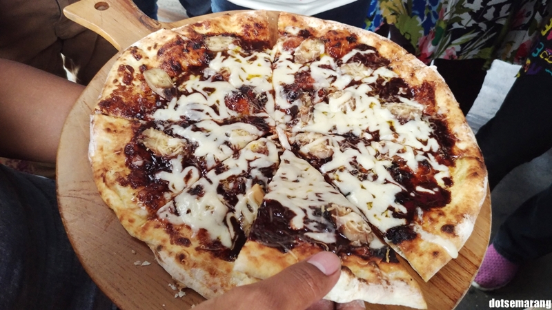 Mengapa Menu Yang Dibahas Di Sini Lebih Banyak Pizza Karena Saat Hadir Bersama Blogger Lainnya Paling Dihidangkan Buat Kami Mengapa Menu Yang Dibahas Di Sini Lebih Banyak Pizza Karena Saat Hadir Bersama Blogger Lainnya Paling Dihidangkan Buat Kami