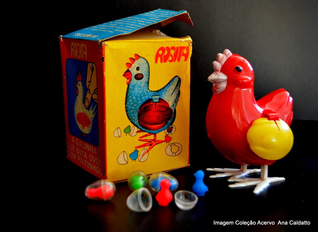 Ana Caldatto : Brinquedo Rosita a Galinha Que Bota Ovos Com Pintinhos