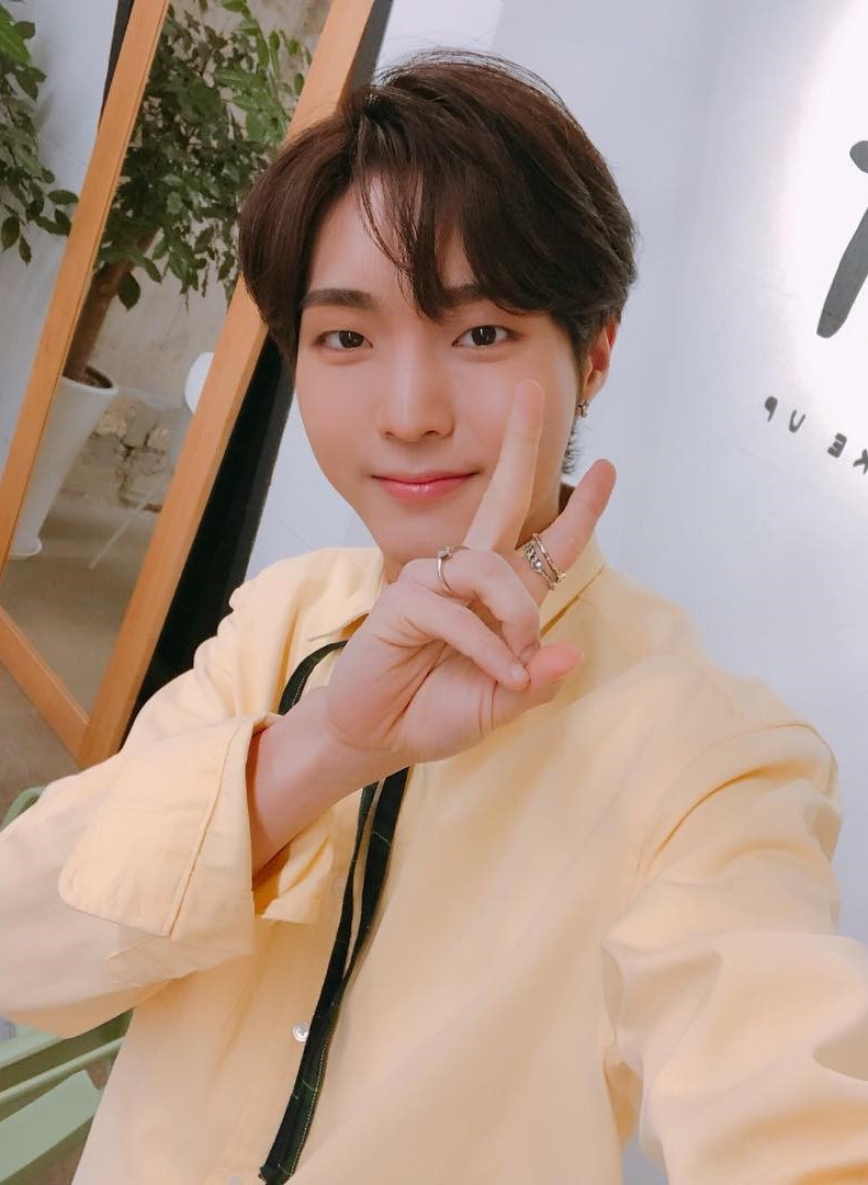 멤버중 셀카 많이 찍는다는 세븐어클락 앤디 셀카모음 | 인스티즈