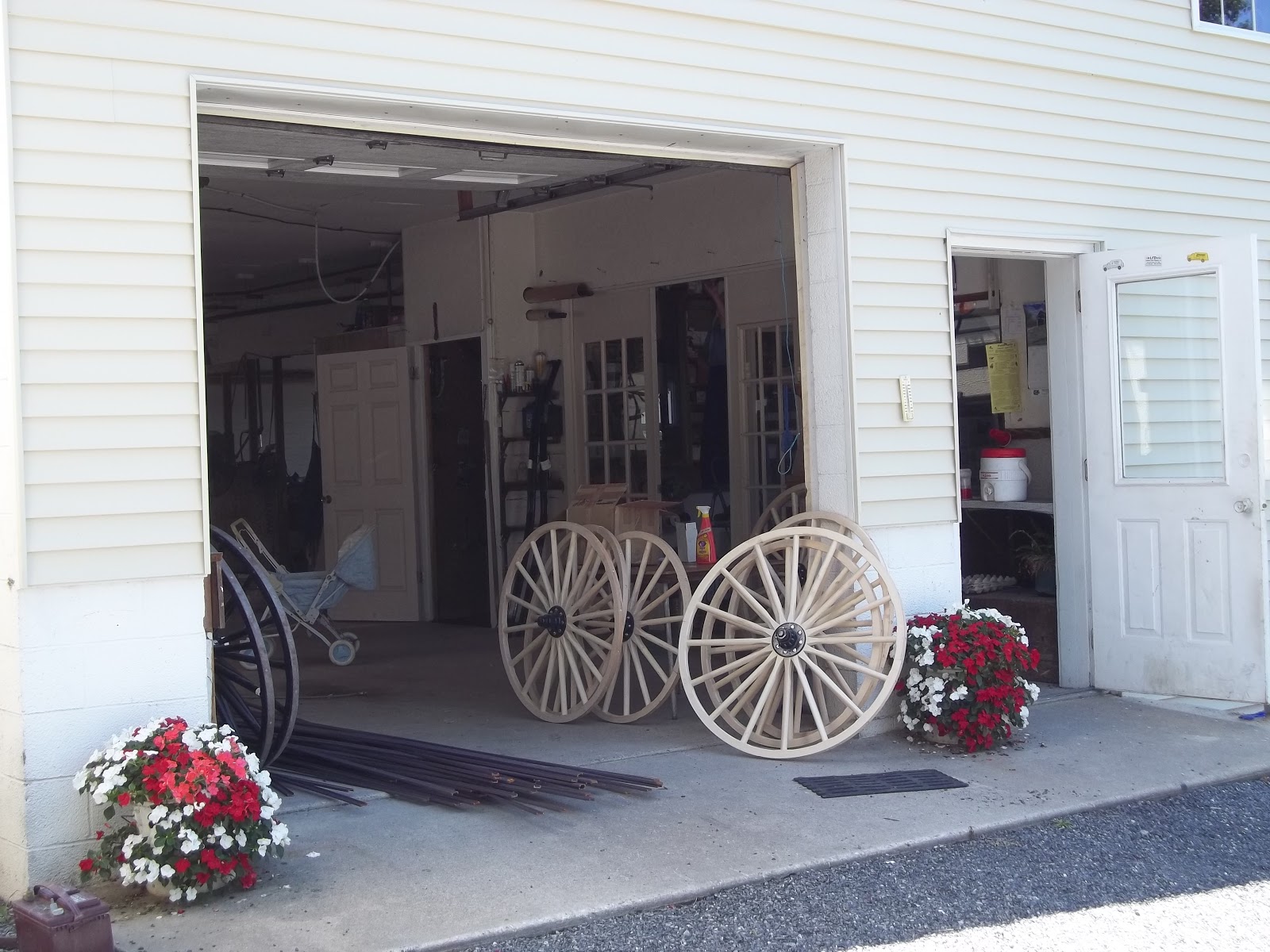 Pure Country Living My visit with Amish buggy shop owner AARON LAPP
