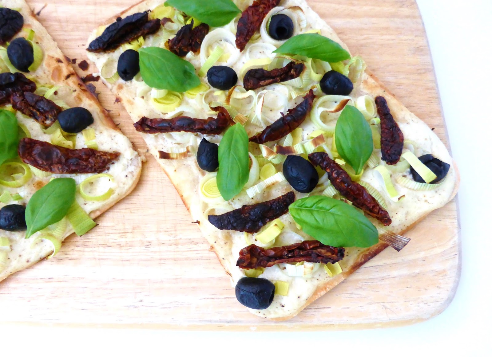 VEGAN - GO FOR IT: FLAMMKUCHEN MEDITERRAN