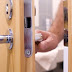 Gagang Pintu WC di RS Jangan Dipegang, Dorong Pakai Badan