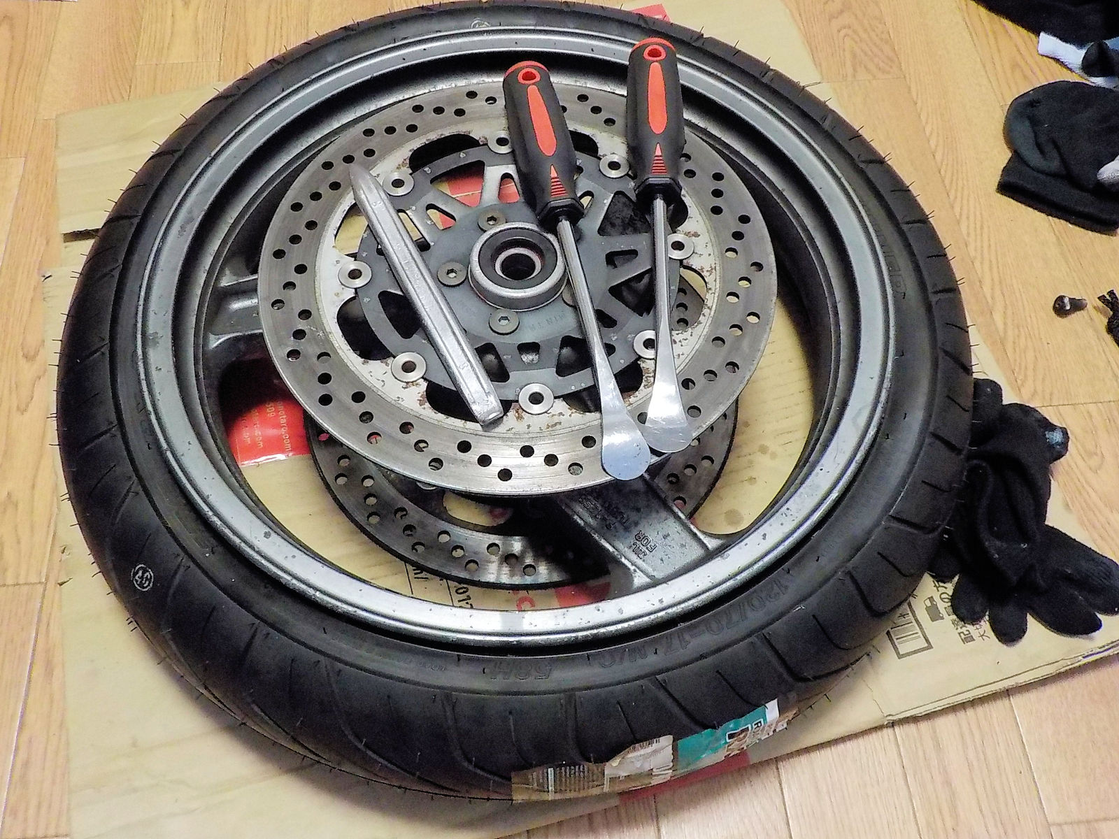 14: 空気入りタイヤ