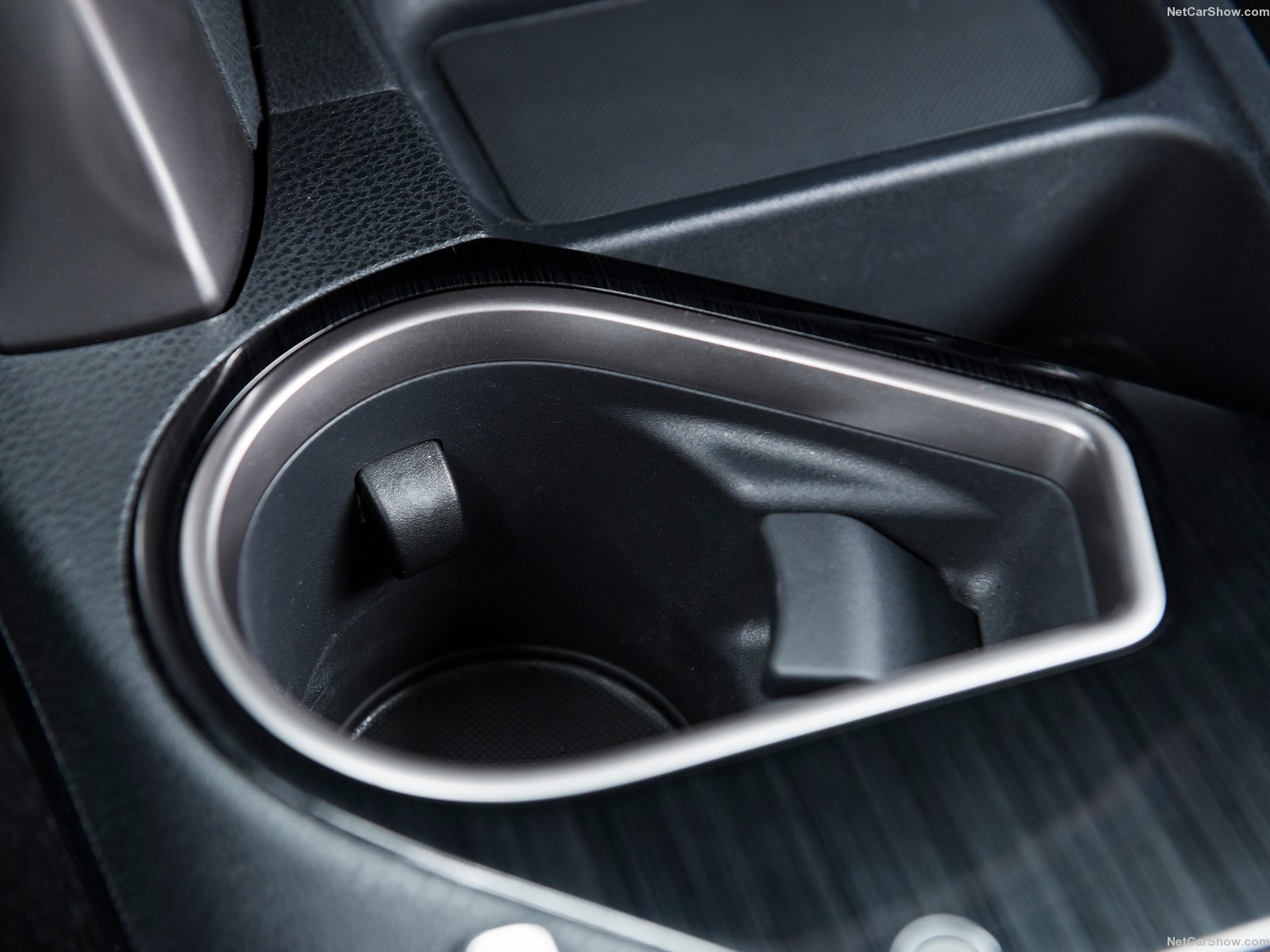 Hình ảnh xe ô tô Toyota RAV4 Hybrid 2016 & nội ngoại thất