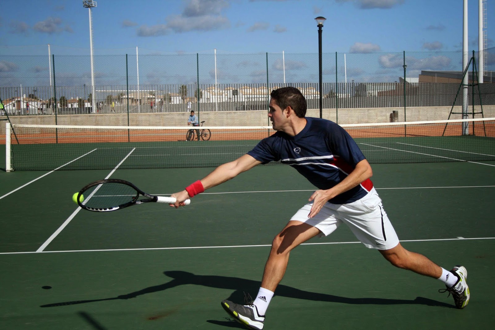 El tenis como ejercicio aeróbico además de un deporte divertido