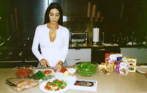 Kim Kardashian demuestra que sí sabe cocinar