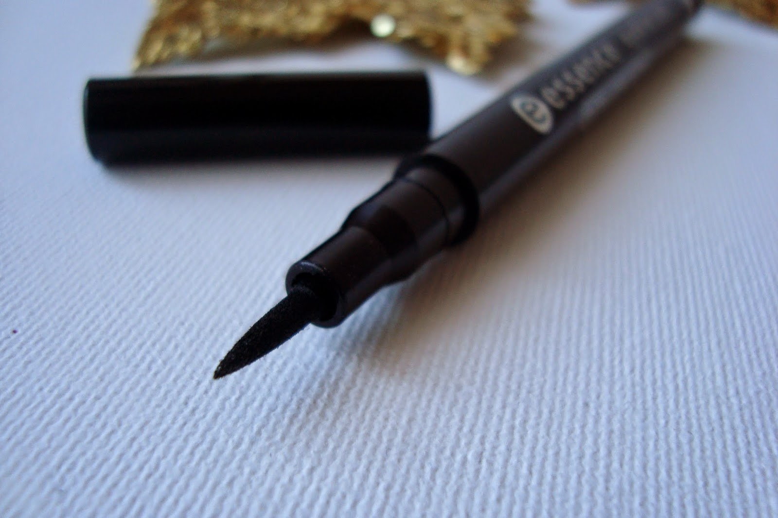Essence Eyeliner Pen 