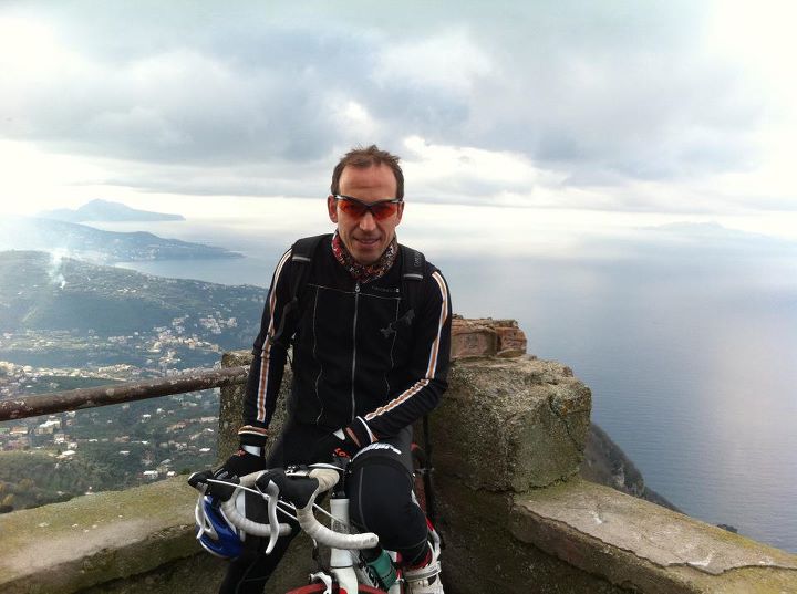 Customer with our road bike for rent, riding along the Sorrento coast