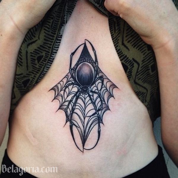 vemos el tatuaje de una tarántula para mujer