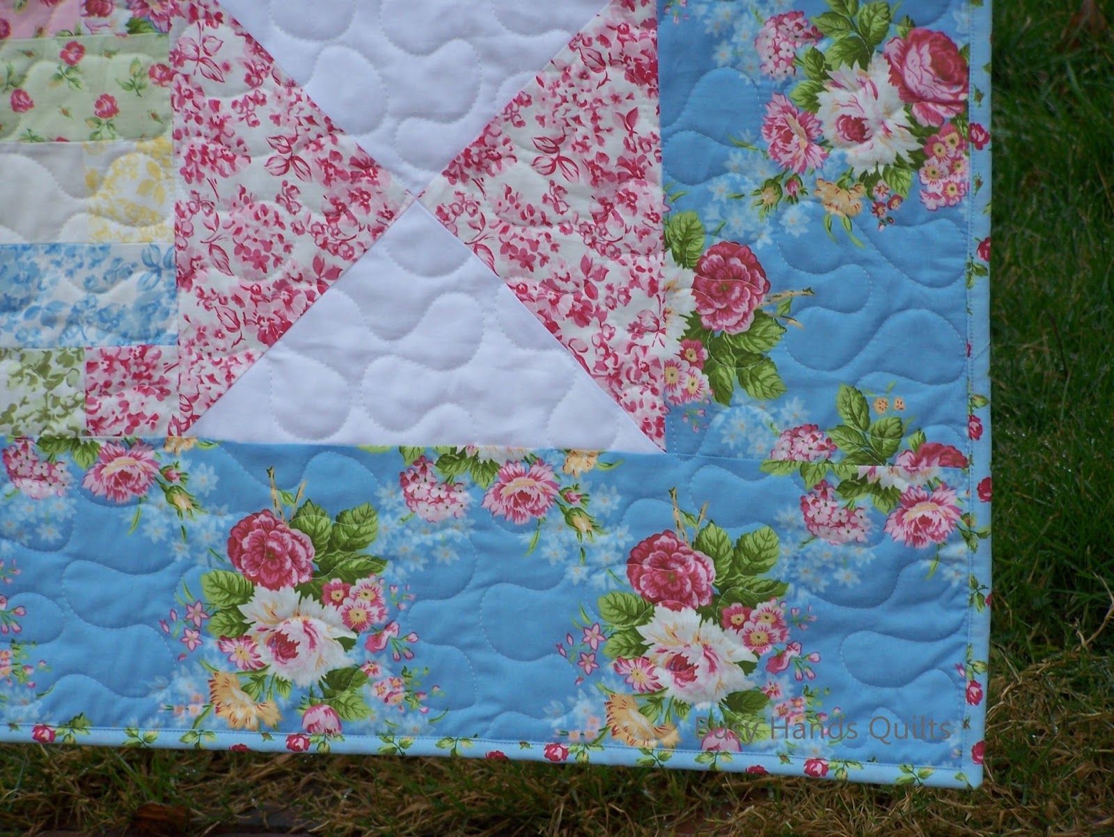 Busy Hands Quilts Country Cottage Twin Quilt {a Finish!}