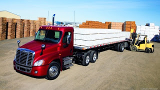 xe tải chở hàng tphcm