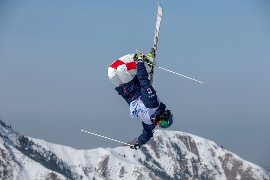 фристайл прыжки могул. фристайл могул. кубок мира фристайл могул. могул и акробатика. лыжная акробатика могул.