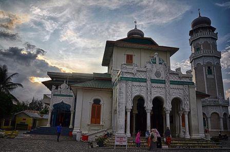 Wisata Tsunami Masjid Baiturrahim