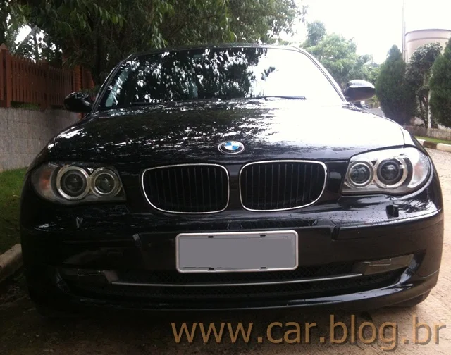 BMW 120iA 2010 - grade dianteira