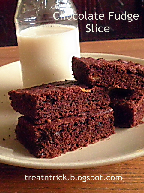 Chocolate fudge slice recipe @ http://treatntrick.blogspot.com