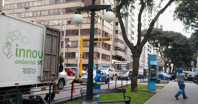 Distrito de Miraflores Obstaculizando la avenida Pardo