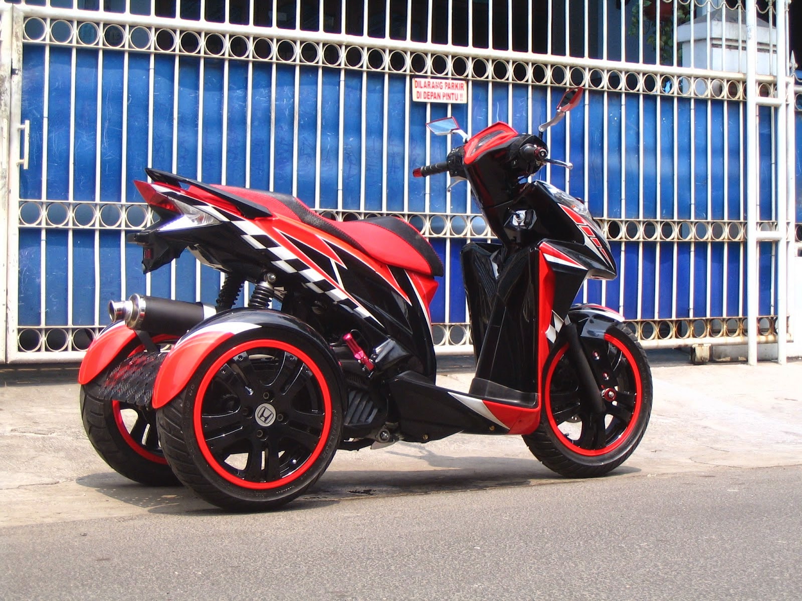 Download Modifikasi Motor Vario Hitam Terkeren Velgy Motor