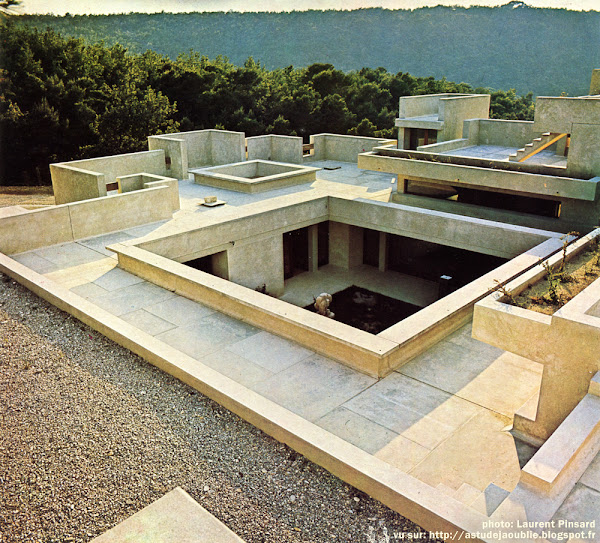 Crestet - Maison / Atelier de François et Claude Stahly Architecte: Bruno Stahly Sculpteur: François Stahly Construction: 1966 - 1970 Textes et photos: Connaissance des Arts - 197 Crestet - Maison / Atelier de François et Claude Stahly Architecte: Bruno Stahly Sculpteur: François Stahly Construction: 1966 - 1970 Textes et photos: Connaissance des Arts - 197