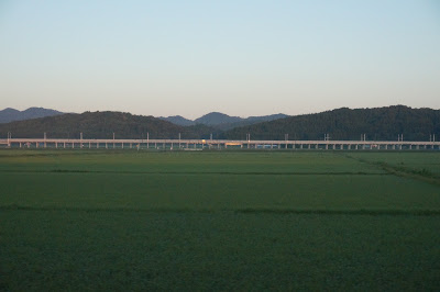 津軽線から見える北海道新幹線の高架