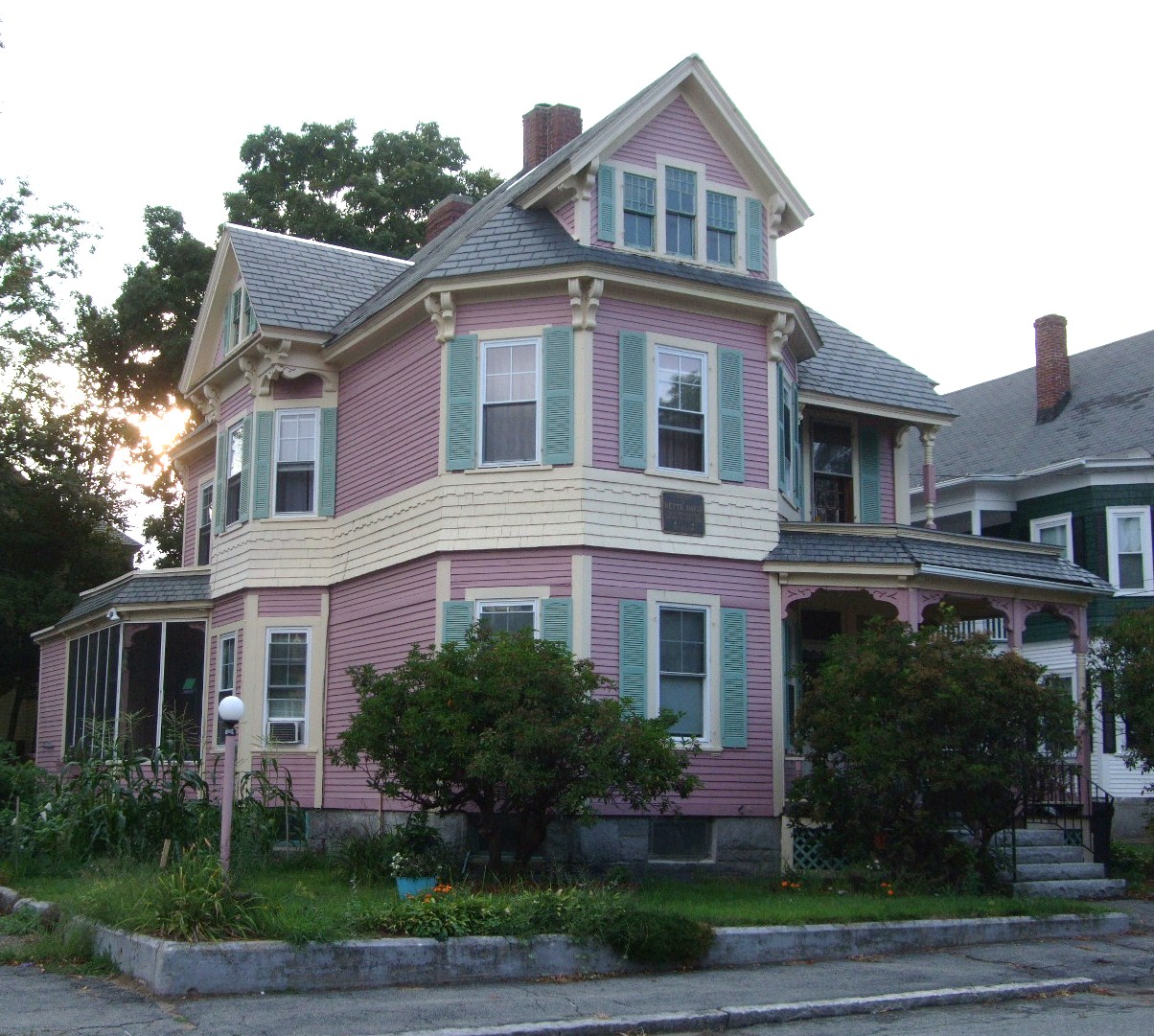 Life From The Roots Bette Davis House Lowell, Massachusetts