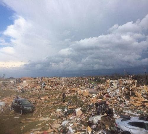 Illinois_tornado_damage_2013_photo