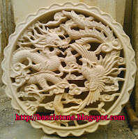 Relief naga dan burung hong batu alam