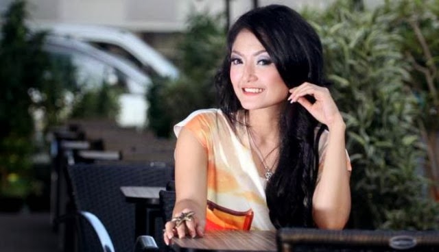 3 Foto Bugil Siti Badriah Gegerkan Fb And Twitter Model Hijab Masa Kini