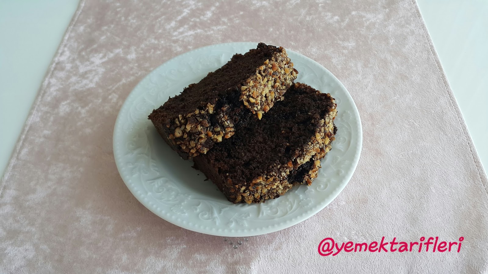 Yemek Tarifleri Yesil Kabakli Kakaolu Kek
